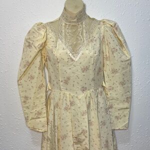 70’s Vintage Gunne Sax Cream Floral Long Sleeve Wedding Dress